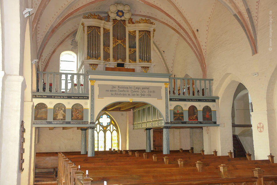 Empore mit Orgel