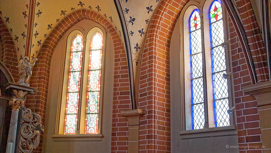 Fenster im Chorbereich der Kirche