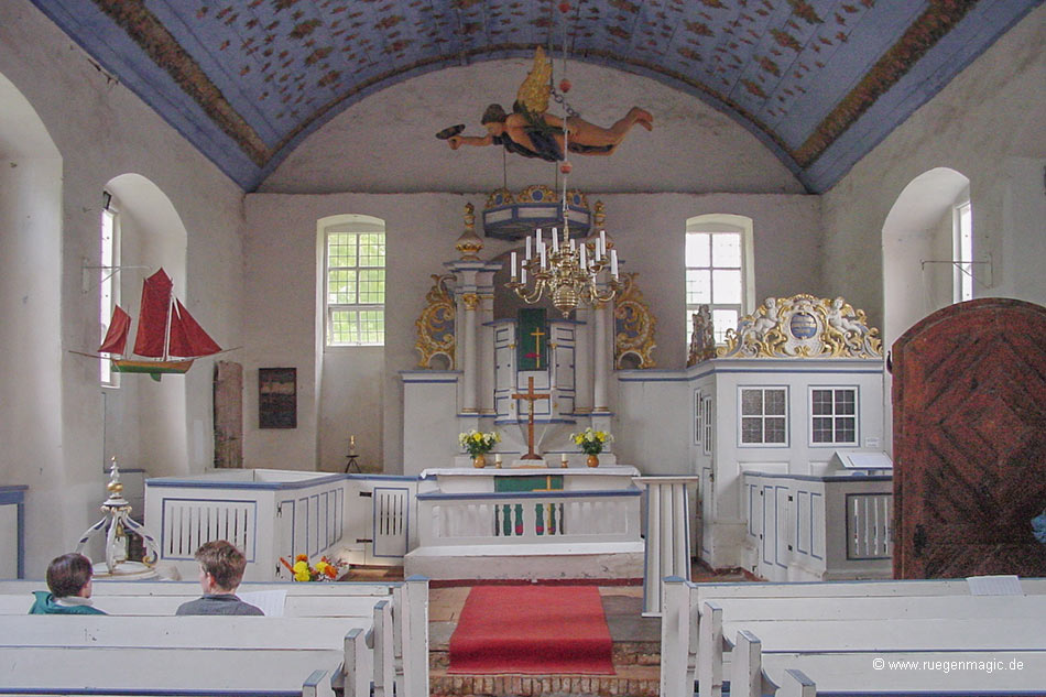 Blick in die Hiddenseer Inselkirche von Kloster