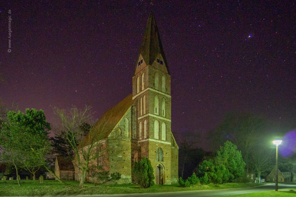 Zirkower Kirche nachts