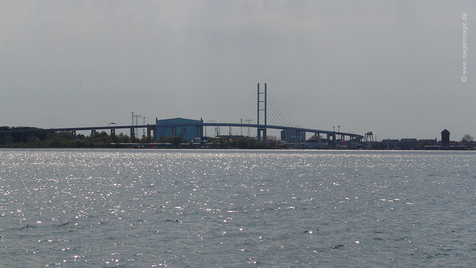 Rügenbrücke von Altefähr aus gesehen