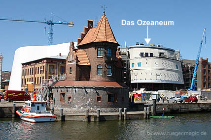 Blick auf das Ozeaneum in Stralsund