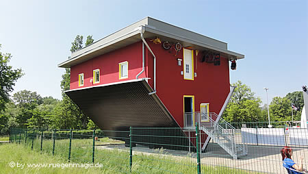 Haus steht auf der Insel Rügen Kopf