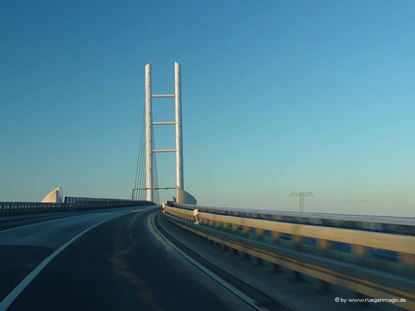 Die Rügenbrücke mit Ihren 83m hohen Pylonen