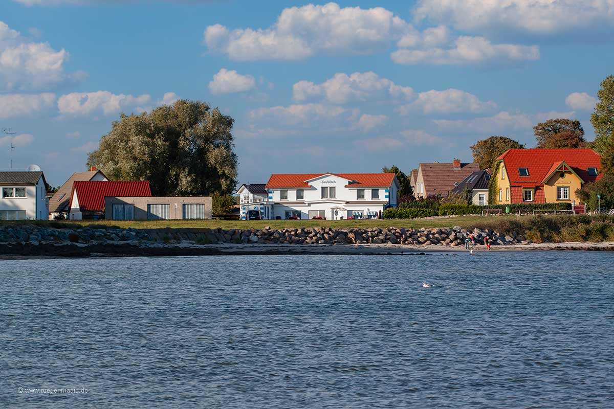 Häuser auf der Ostseeseite von Thiessow