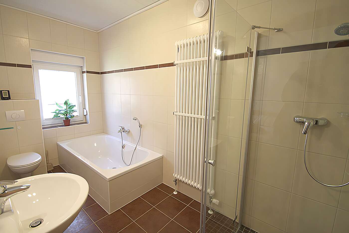 Second bath room in apartment No.2, with shower and bathtub