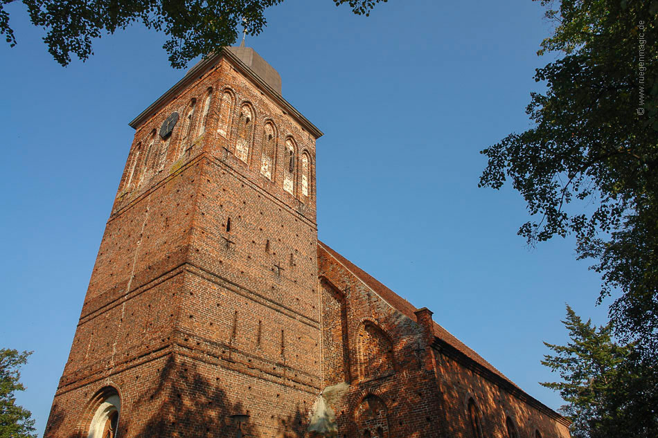 68 Meter hoher Kirchturm der Gingster Kirche