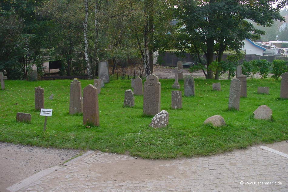 Historischer Kirchfriedhof in Kloster