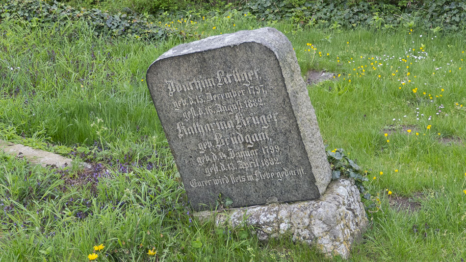 Grabstein aus dem Jahr 1880