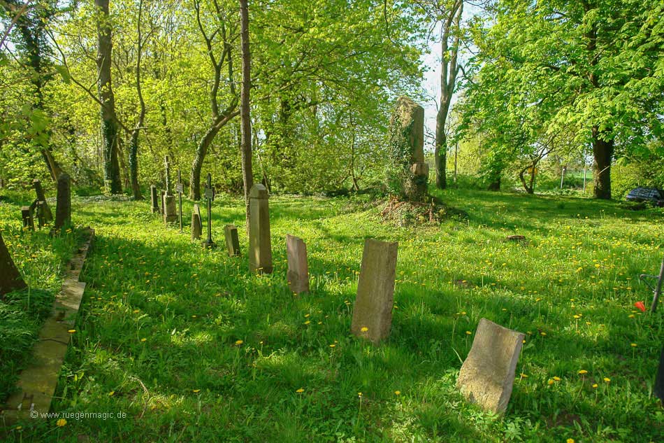 Grabwangen auf dem Friedhof