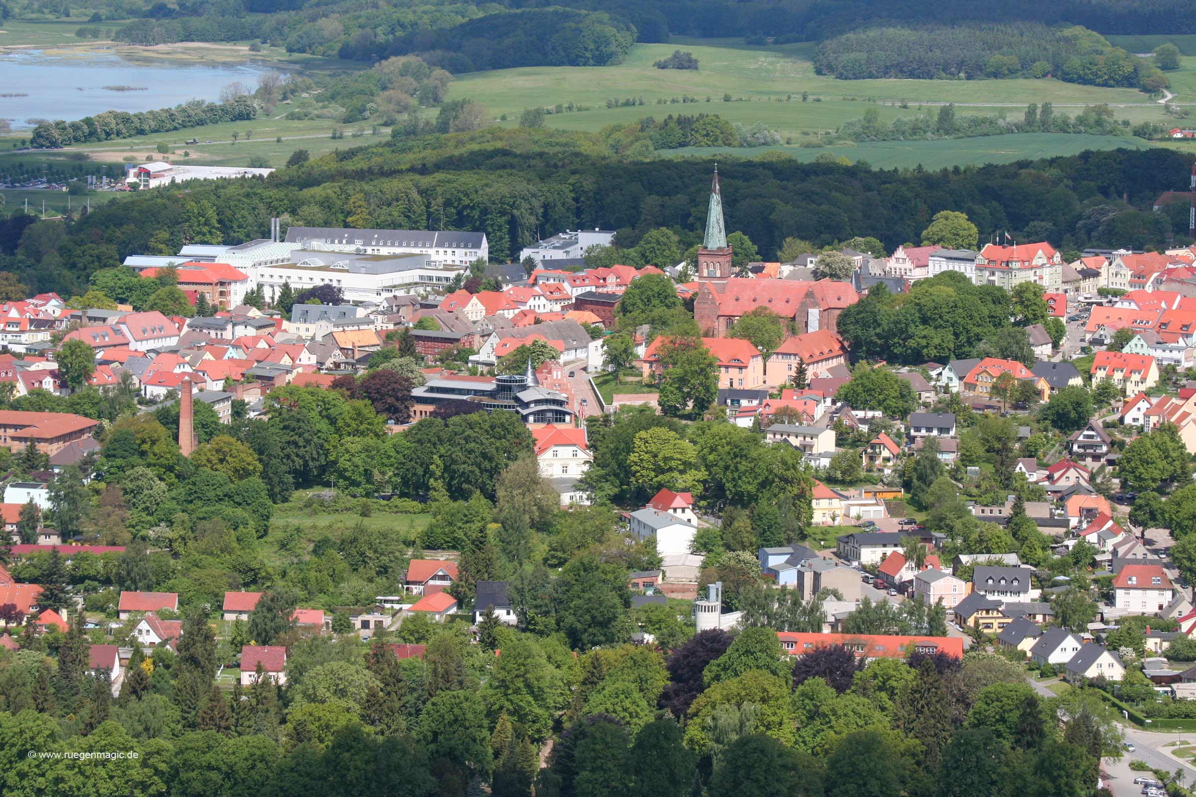 Luftaufnahme von Bergen auf Rügen