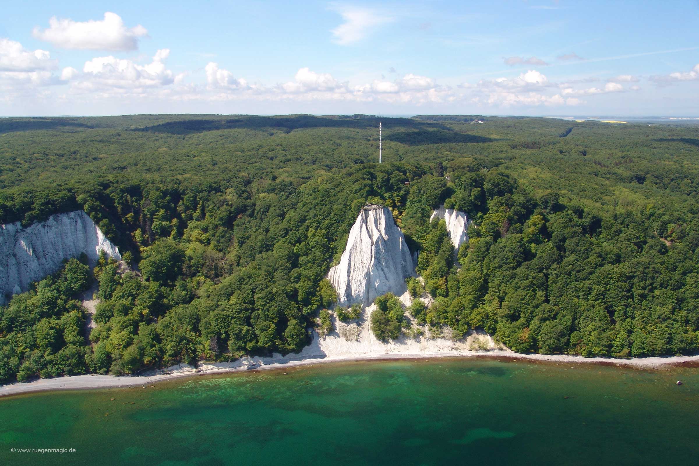 Luftaufnahme des Königsstuhls an der Kreideküste der Insel Rügen