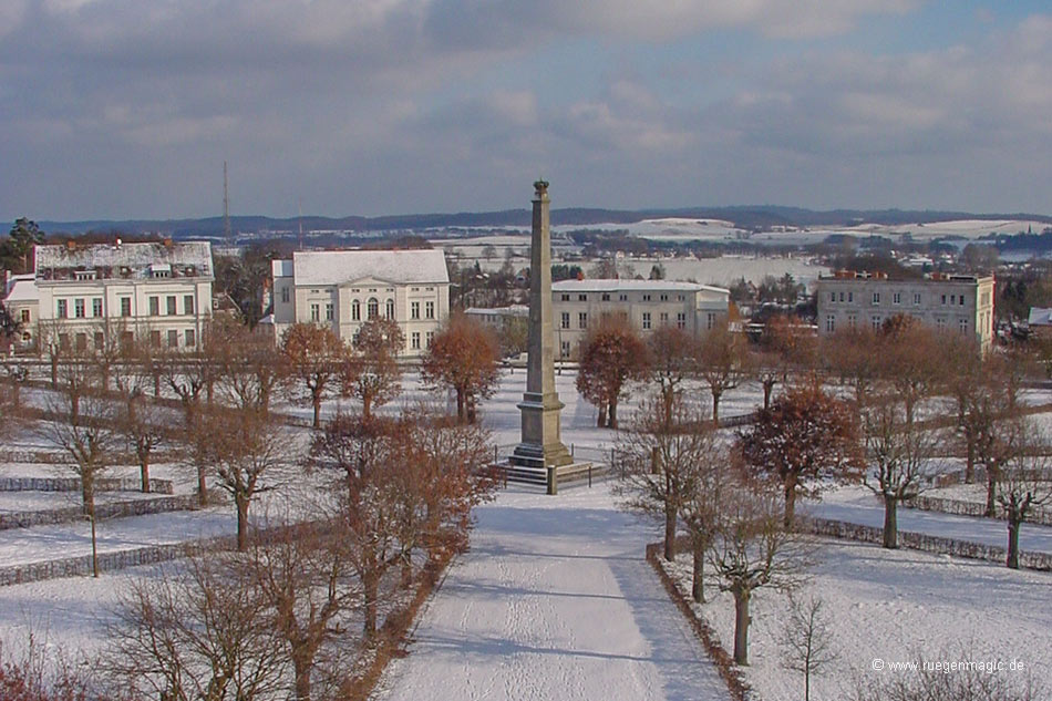 Obelisk im Winter