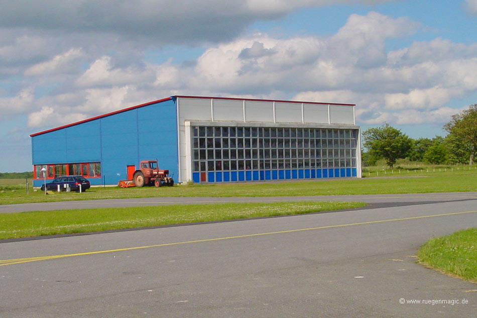 Hangar auf dem Gelände des Flugplatz