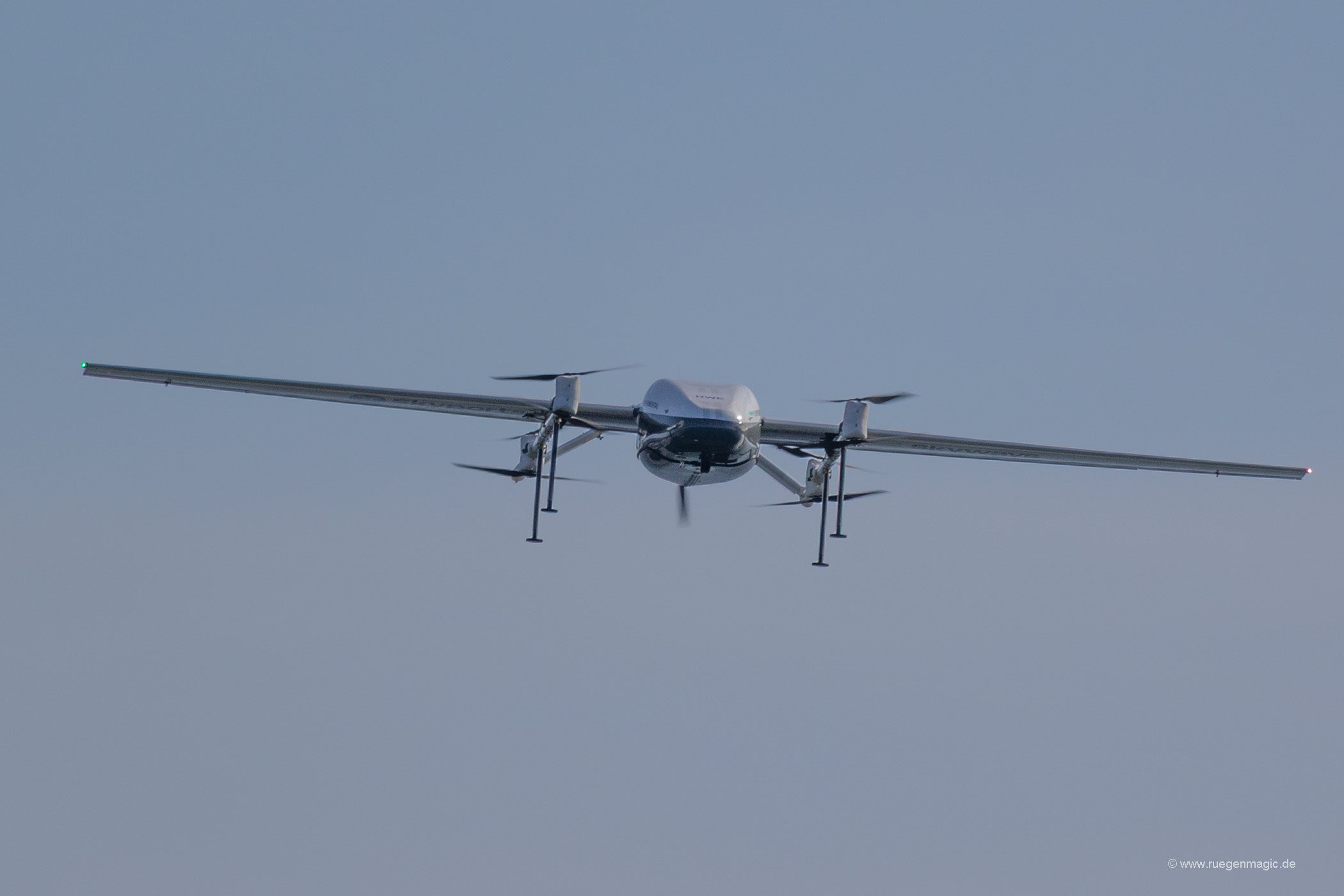 Frontansicht der CW30 im Flug