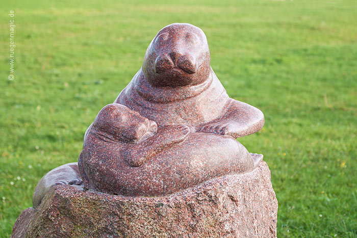 Granitskulptur im Glower Kurpark, gleich neben der Kurklinik