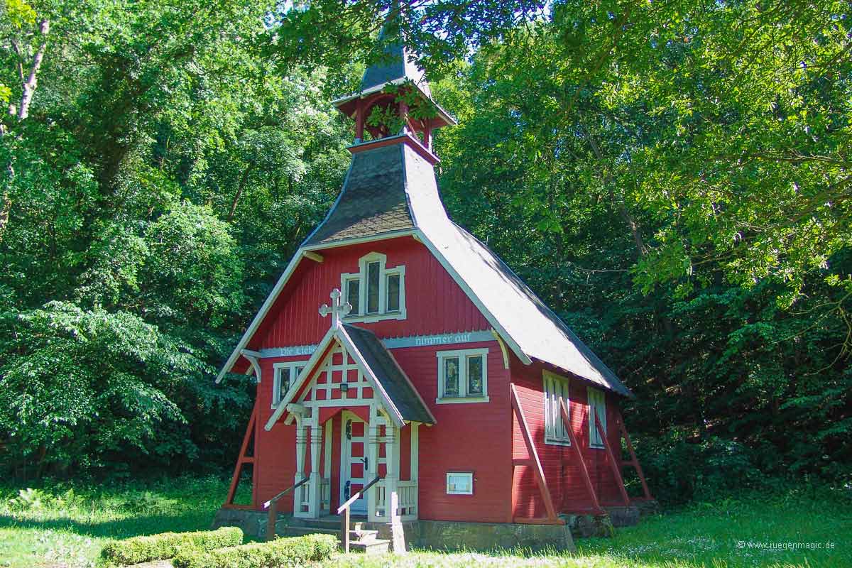 Diese kleine Holzkapelle erhielt Ralswiek im Jahr 1907 als Geschenk aus Schweden.