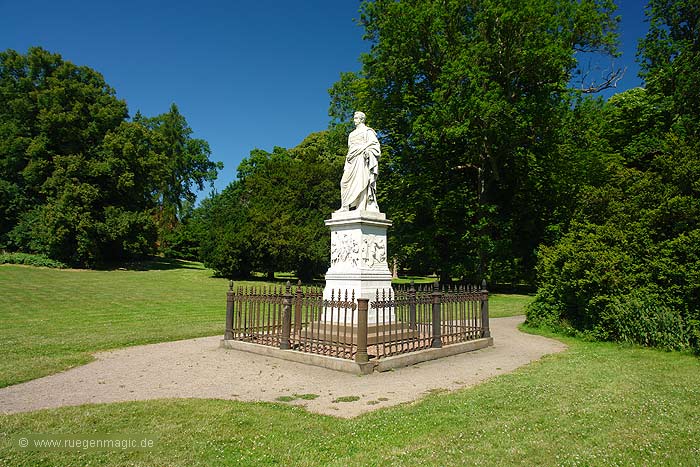 Denkmal des Stadtgründers Fürst Wilhelm Malte I. von Putbus im Schlosspark